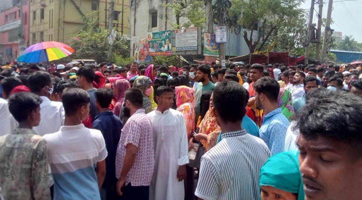 বকেয়া বেতনের দাবিতে সড়ক অবরোধ, শ্রমিকদের নামে মামলা